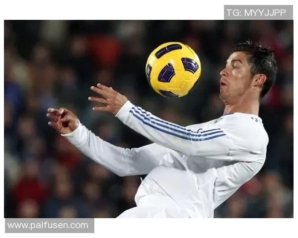 国际足球巨星精彩停球技巧集锦 展现顶级控球能力与瞬间反应速度 国际足球巨星精彩停球技巧集锦 展现顶级控球能力与瞬间反应速度