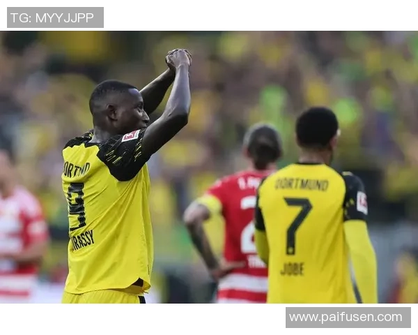 多特蒙德核心球星闪耀赛场展现激情足球精神与无尽团队力量