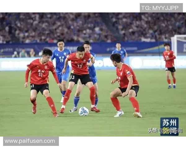 激情四溢的绿茵场上球星对决 激烈角逐成就经典瞬间 激情四溢的绿茵场上球星对决 激烈角逐成就经典瞬间