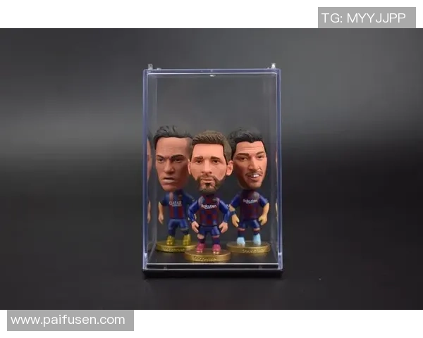 精致足球球星人形手办收藏品 还原经典瞬间 展现足球魅力与激情 精致足球球星人形手办收藏品 还原经典瞬间 展现足球魅力与激情