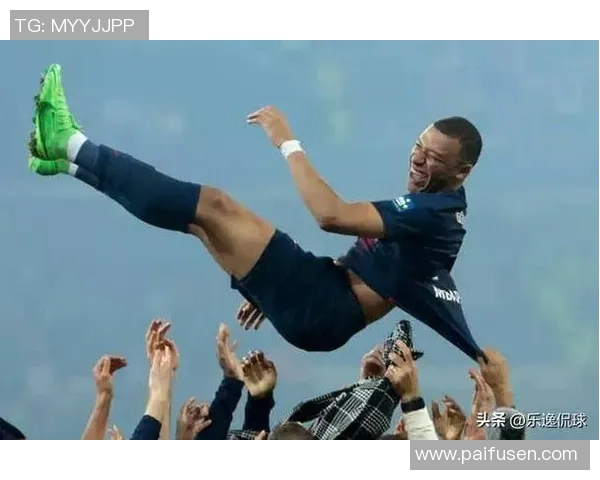 足球巨星突遭重伤意外赛季或提前报销引发球迷广泛关注