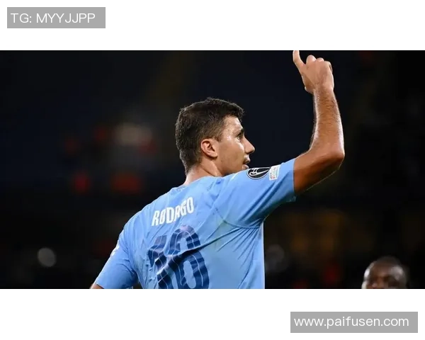 足球球星背影：赛场荣耀与追梦路的缩影